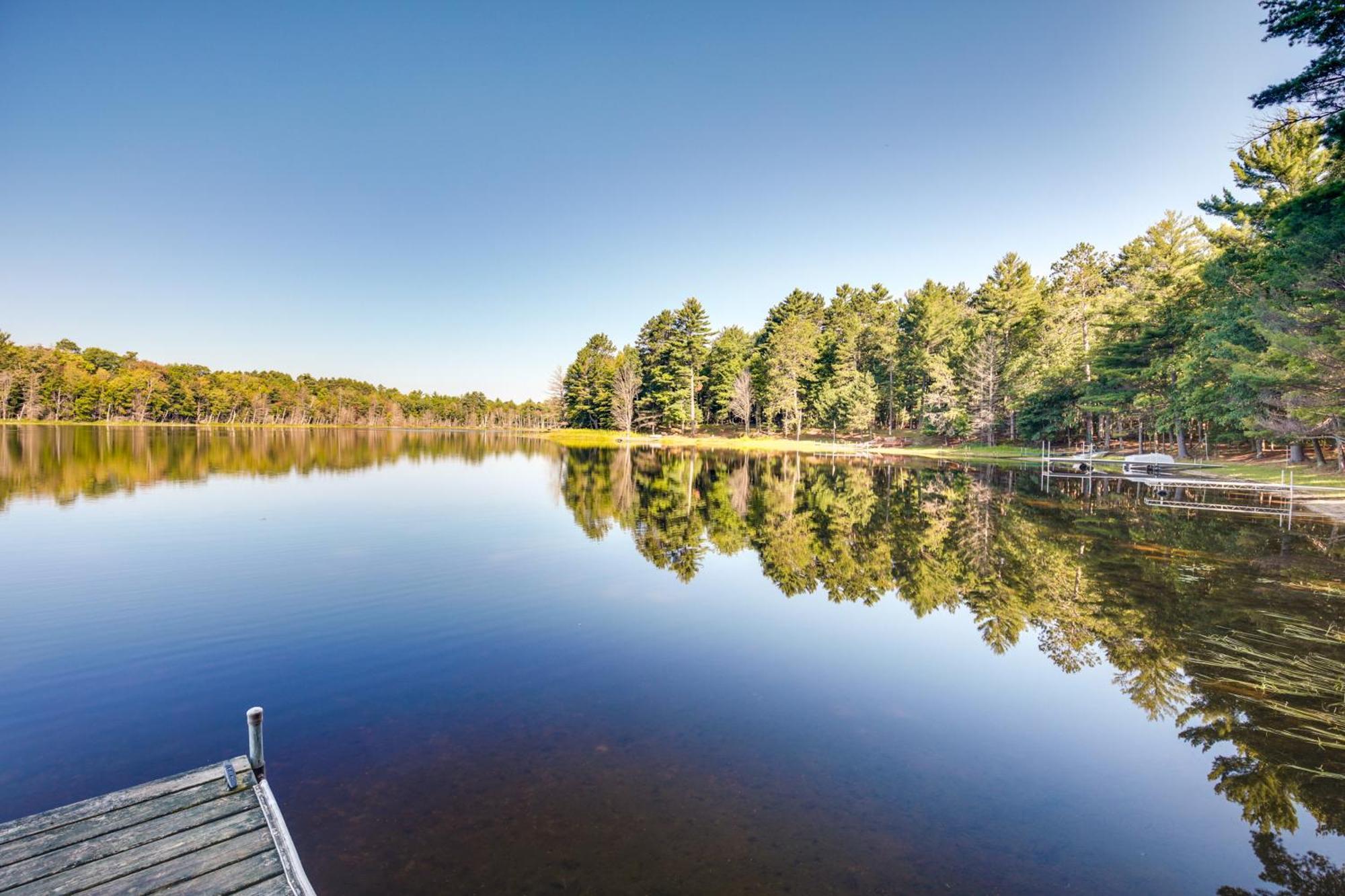 Serene Woodruff Cottage Lakefront Access! Exterior photo