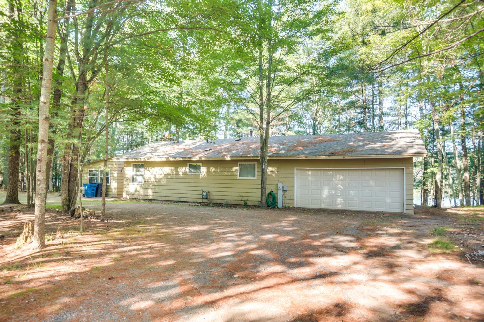 Serene Woodruff Cottage Lakefront Access! Exterior photo