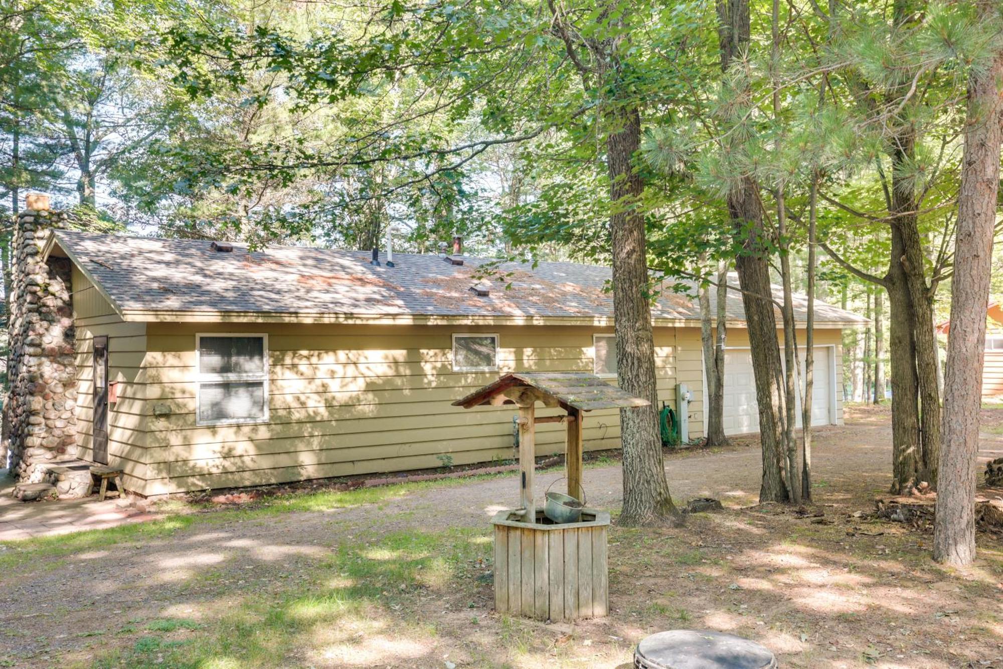 Serene Woodruff Cottage Lakefront Access! Exterior photo